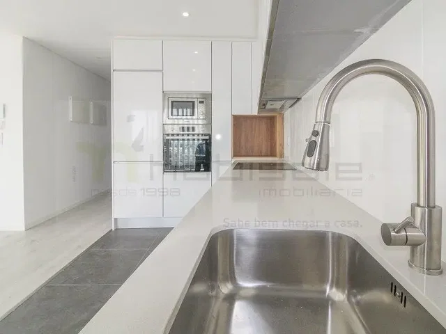 Mutfak; mutfak aletleri, fayans zemin, tadilatlı, doğal ışık