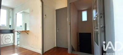 Mutfak; ahşap zemin, doğal ışık, tadilatlı