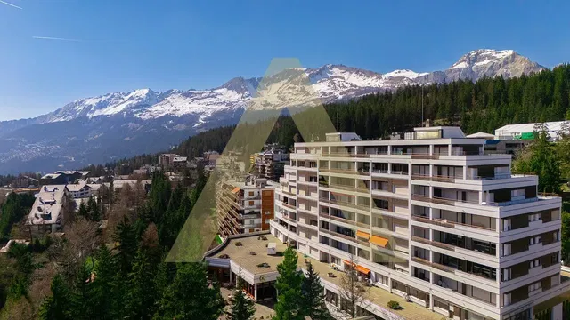 Casa y alrededores; vista