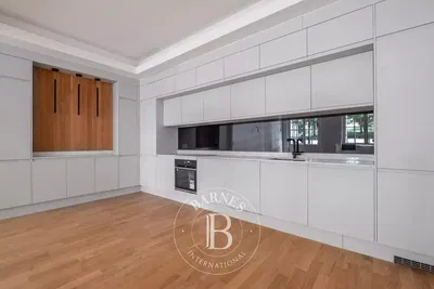 Кухиња; дрвени под, реновиран, модерни стил, природно светло