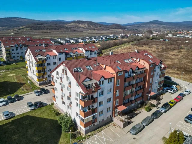 Dům a okolí; výhled