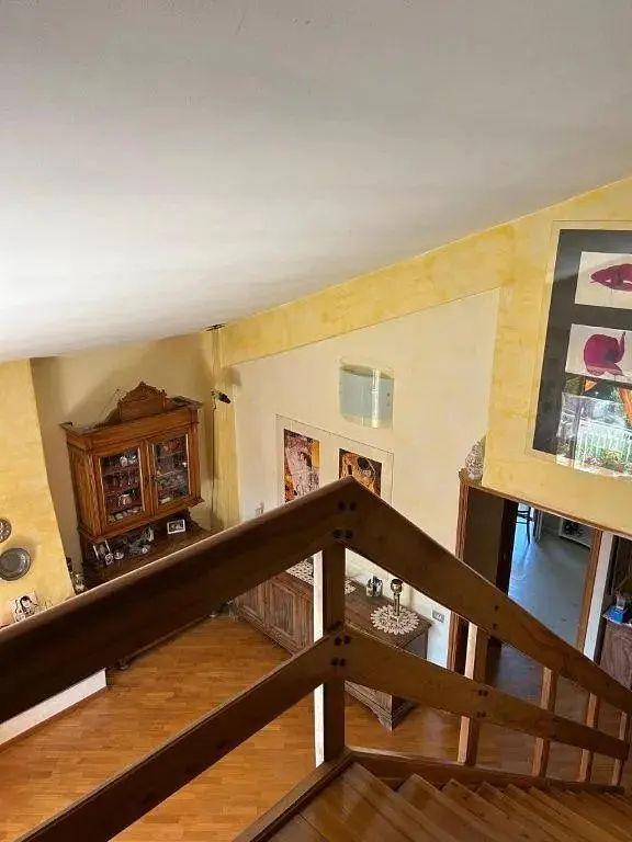 Haus und umgebung; holzboden, tageslicht