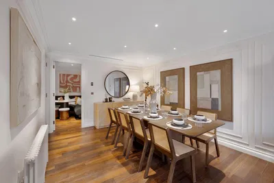 Yemek odası; ahşap zemin, modern stil, doğal ışık