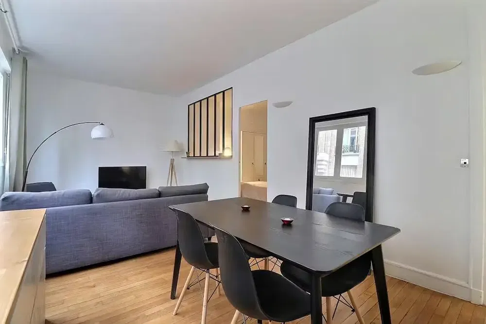 Wohnzimmer; holzboden, tageslicht, moderner stil