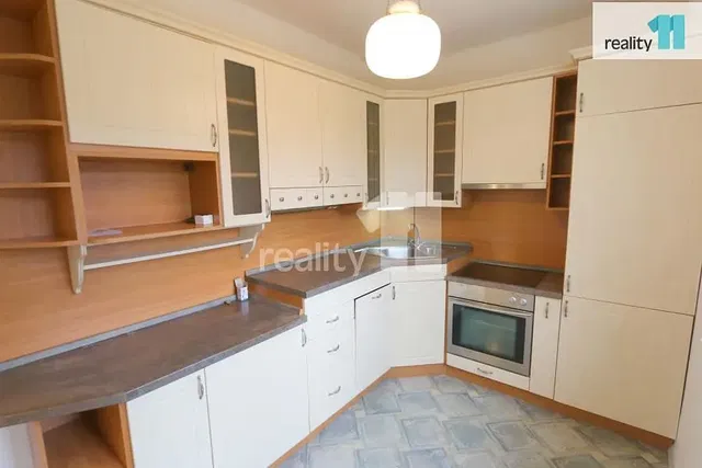 Kitchen; kitchen appliances, tile floor