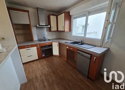 Cuisine; électroménager, lumière naturelle, carrelage