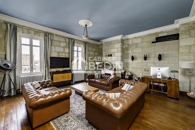 Living room; wood floor, natural light, rustic style