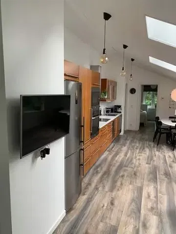 Kuchnia; sprzęt kuchenny, światło dzienne, styl nowoczesny