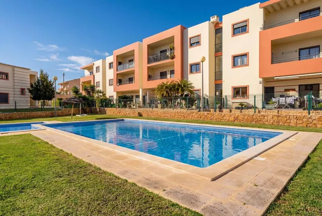 Dům a okolí; výhled