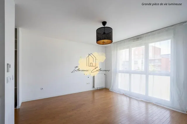 Wohnzimmer; tageslicht, holzboden