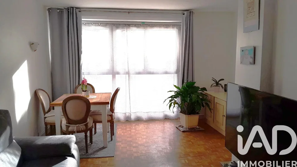 Oturma odası; doğal ışık, modern stil
