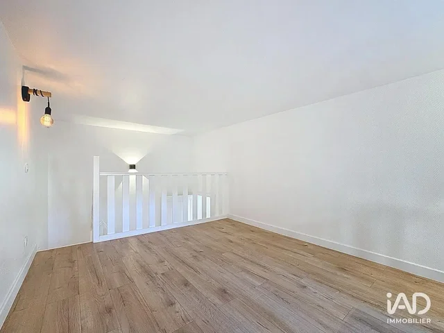 Kinderzimmer; holzboden, tageslicht