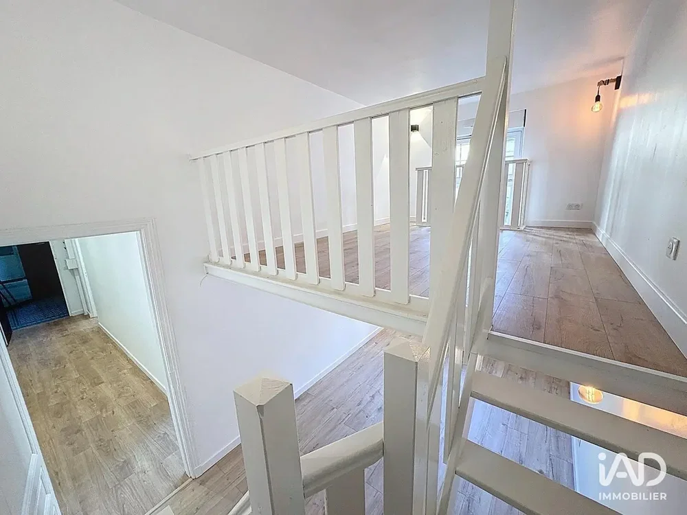 Haus und umgebung; holzboden, tageslicht, renoviert