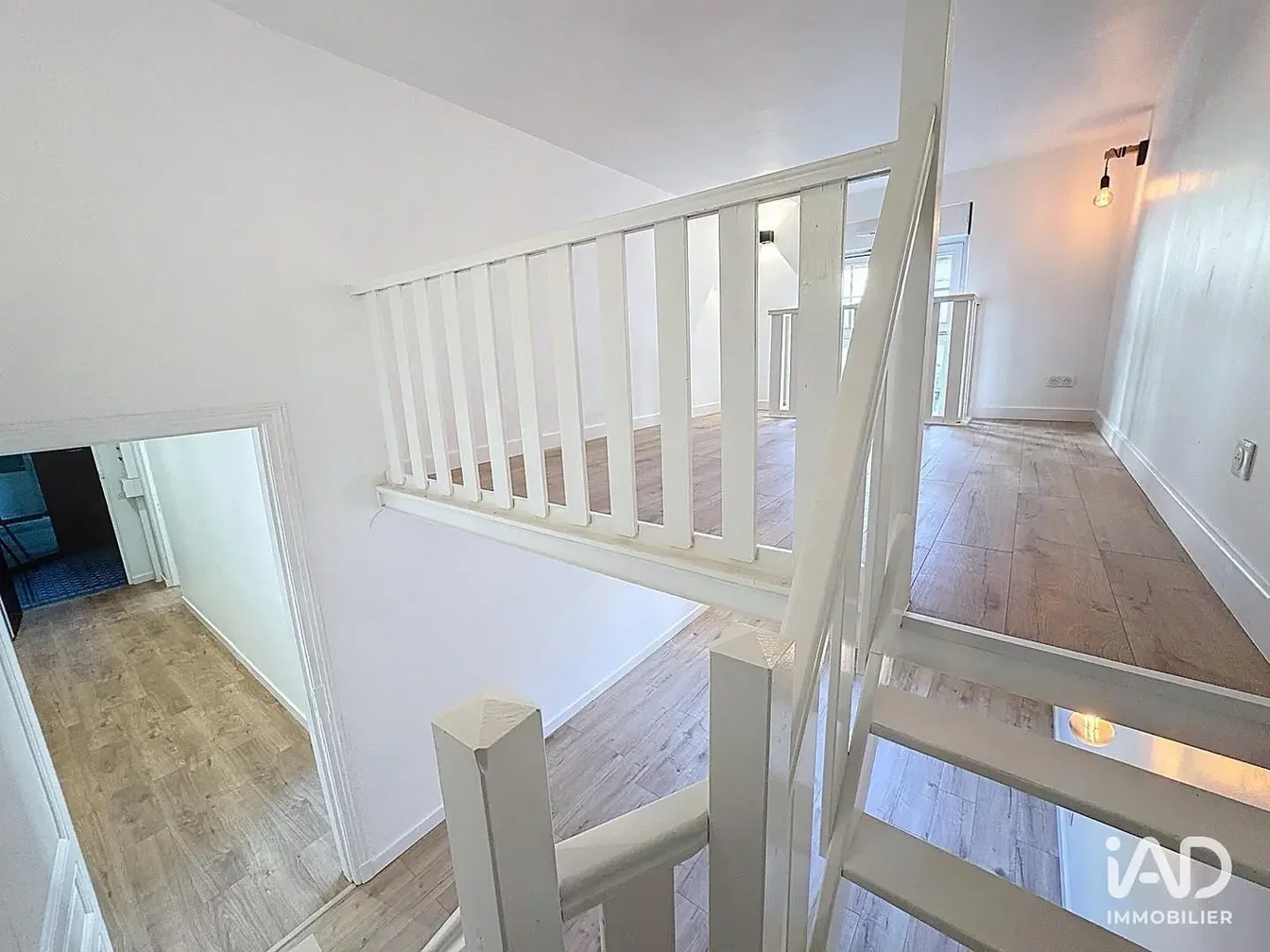 Haus und umgebung; holzboden, tageslicht, renoviert