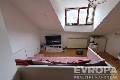 Schlafzimmer; tageslicht, holzboden