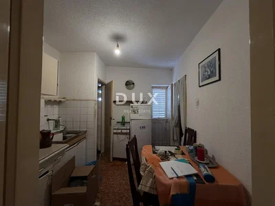 Kuhinja; pločice, potrebna renovacija