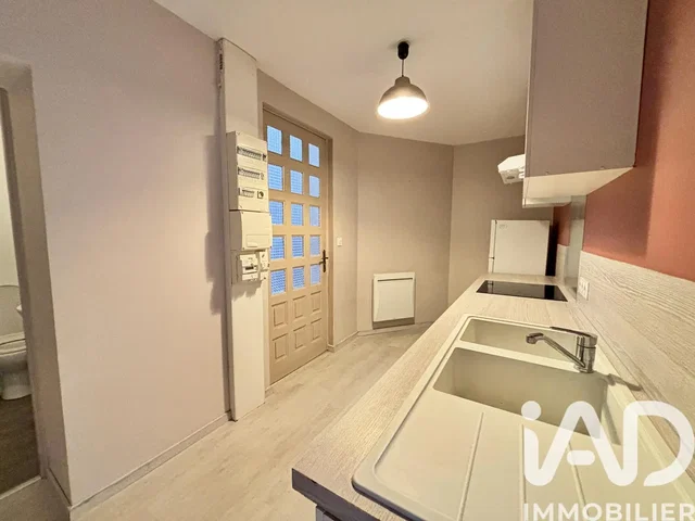 Cocina; electrodomésticos, suelo de baldosas, luz natural, renovado
