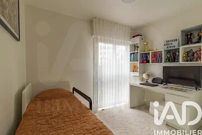 Спаваћа соба; природно светло, модерни стил