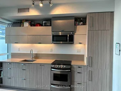 Cuisine; électroménager, lumière naturelle, style moderne