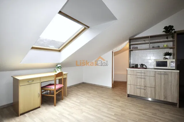Küche; tageslicht, holzboden, moderner stil, küchengeräte