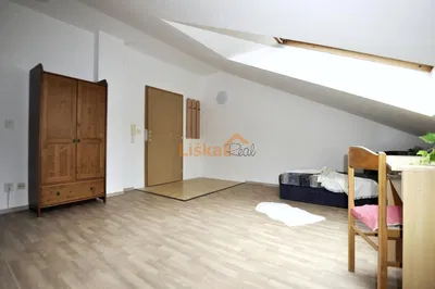 Schlafzimmer; holzboden, tageslicht, moderner stil