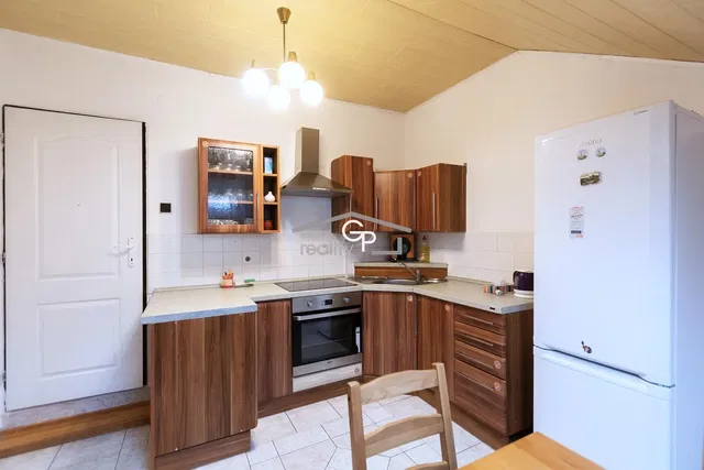 Kitchen; kitchen appliances, natural light