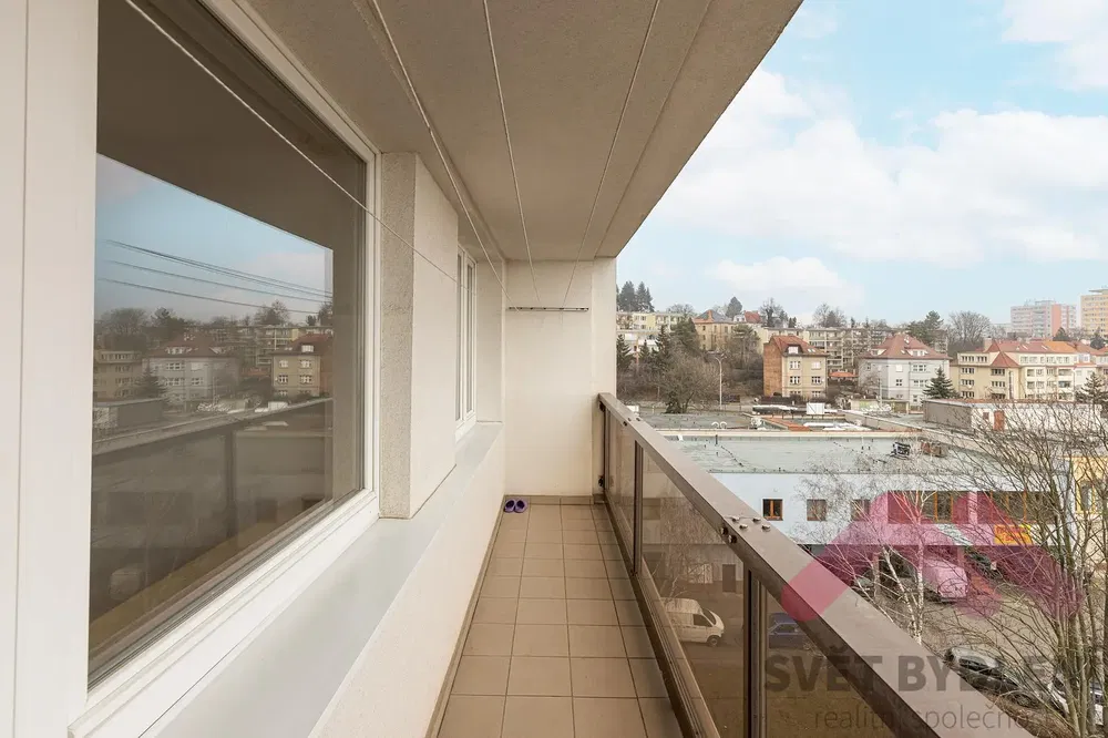 Balkon; uitzicht, tegelvloer