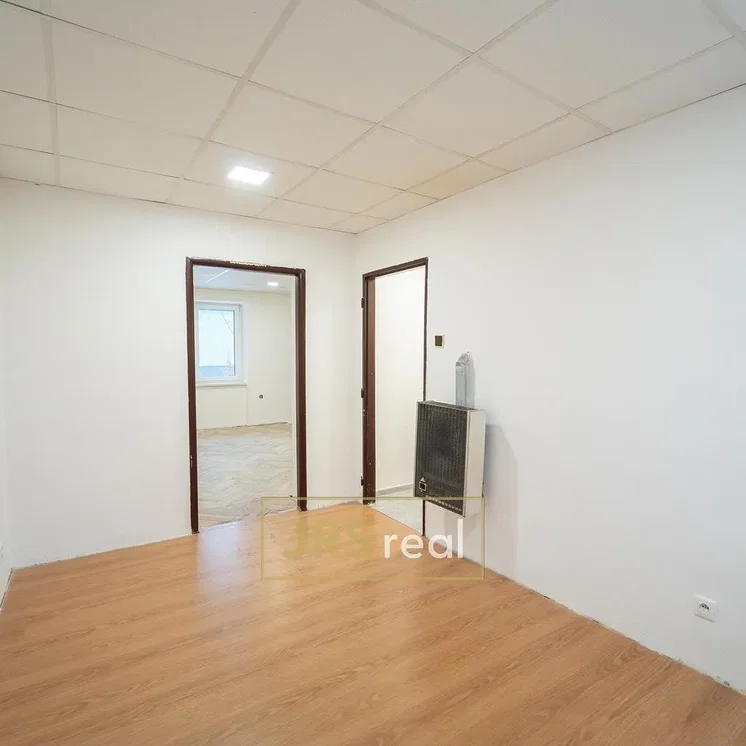 Друго; дървен под, естествена светлина