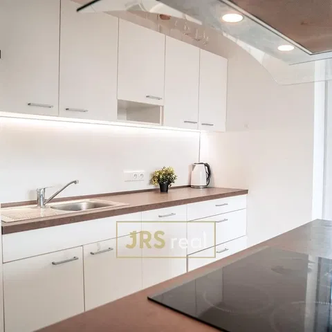 Cocina; electrodomésticos, luz natural, estilo moderno