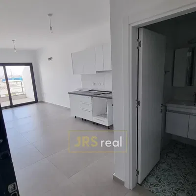 Küche; blick, fliesenboden, renoviert