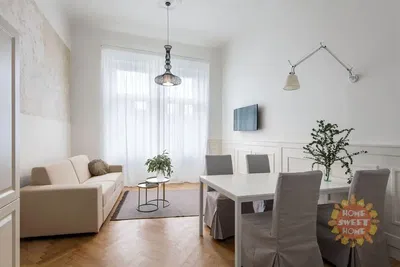Wohnzimmer; tageslicht, holzboden, moderner stil