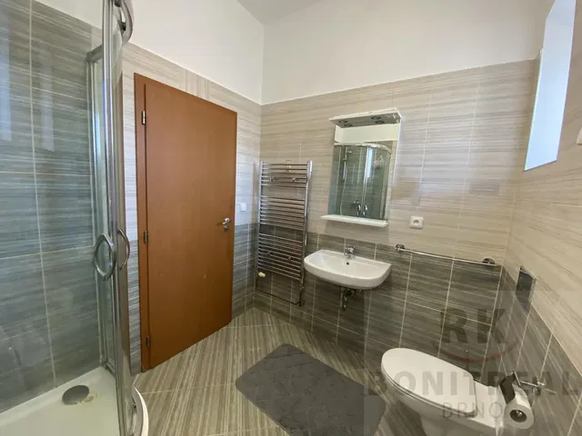 Badezimmer; fliesenboden, renoviert, tageslicht, moderner stil