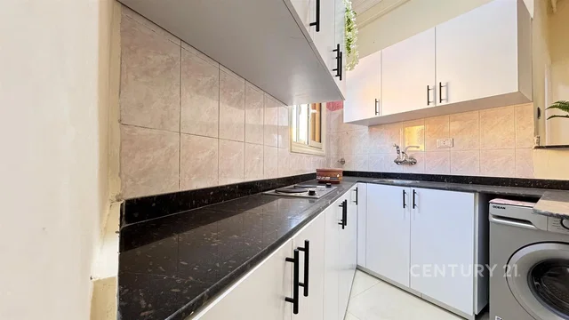 Кухиња; кухињски апарати, плочице, природно светло