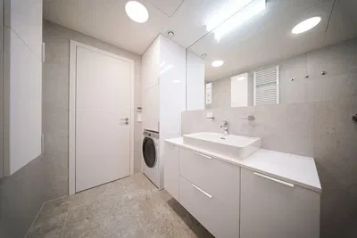 Bagno; pavimento in piastrelle, ristrutturato, luce naturale