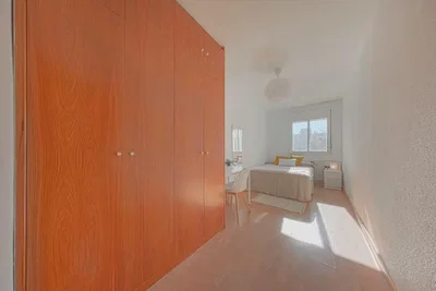 Schlafzimmer; tageslicht, holzboden