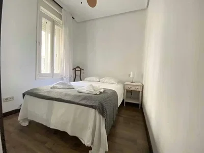 Schlafzimmer; tageslicht, holzboden