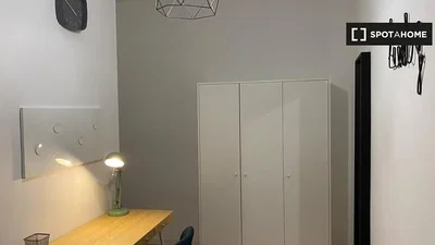Yatak odası; ahşap zemin, modern stil