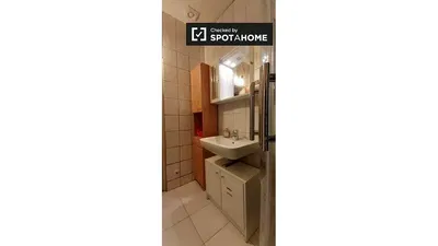 Banyo; fayans zemin, tadilatlı, doğal ışık