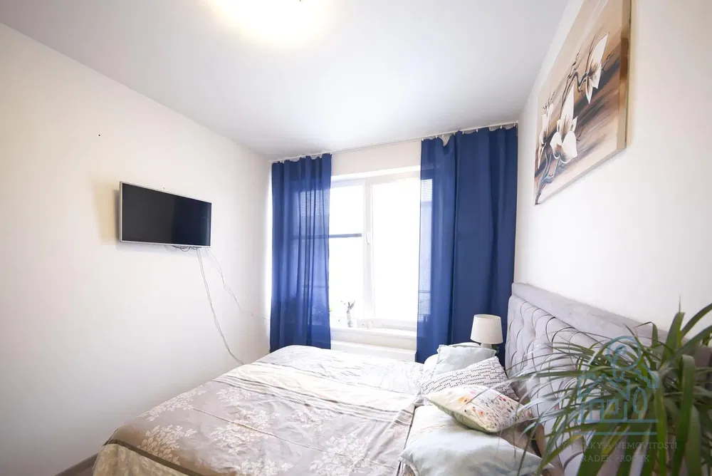 Camera da letto; luce naturale, stile moderno