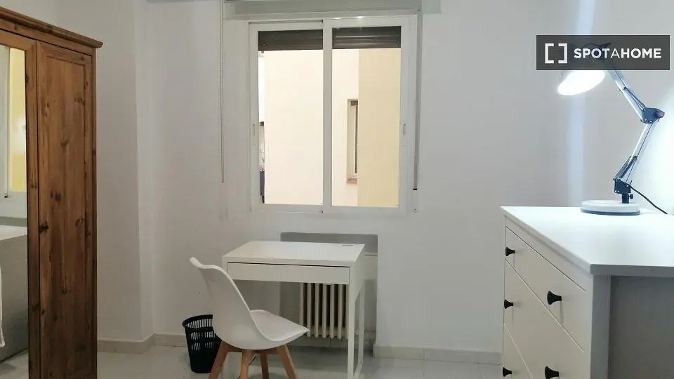 Camera da letto; luce naturale, stile moderno