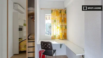 Ložnice; přirozené světlo, moderní styl