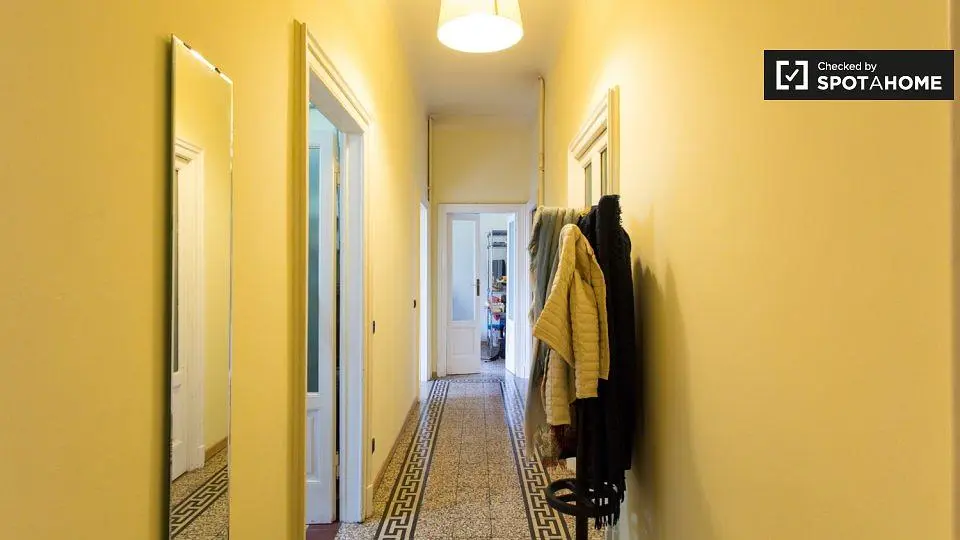 Guardaroba; pavimento in piastrelle