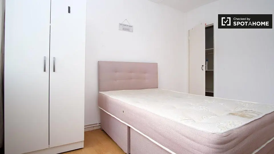 Chambre; parquet, lumière naturelle