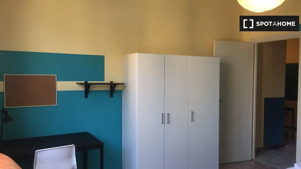 Schlafzimmer; holzboden, tageslicht