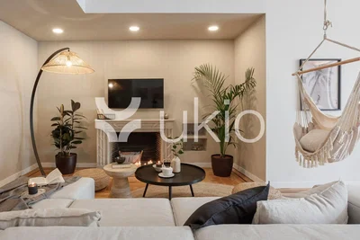 Soggiorno; camino, luce naturale, stile moderno