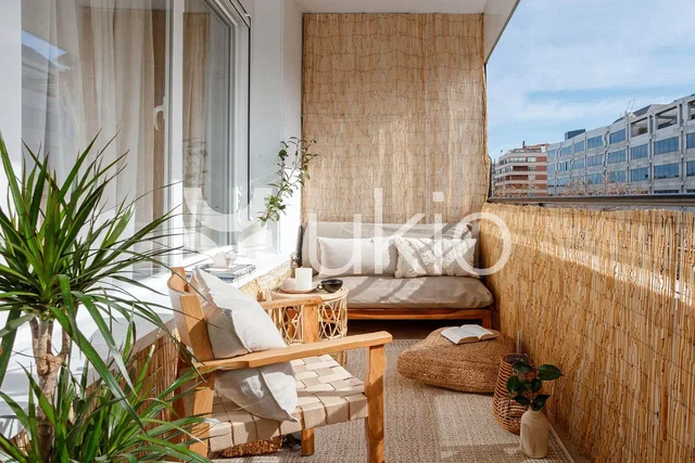 Balcone; vista, luce naturale, stile rustico