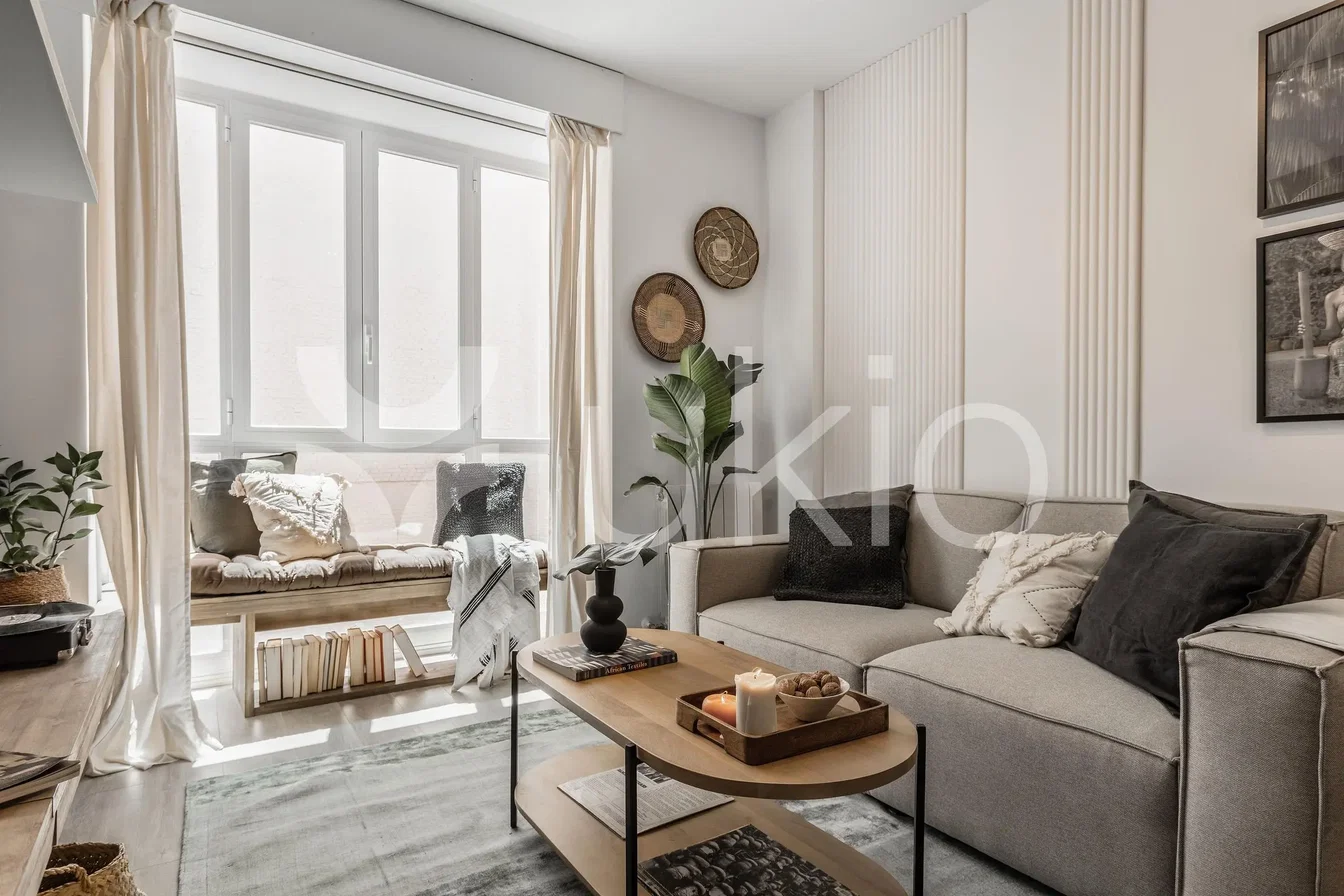 Soggiorno; luce naturale, stile moderno