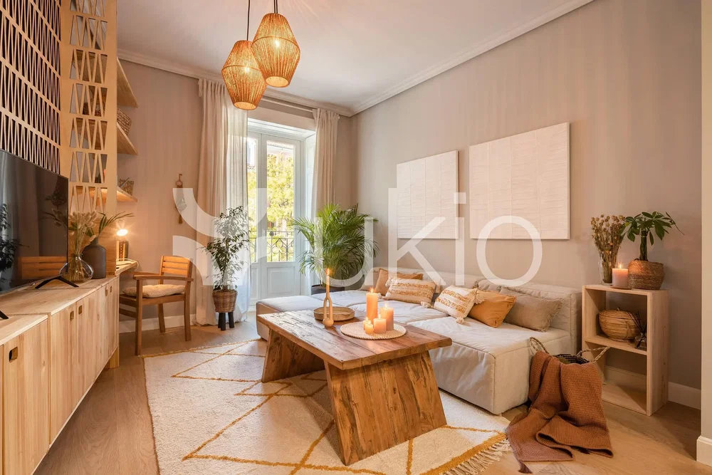 Soggiorno; luce naturale, stile rustico, pavimento in legno