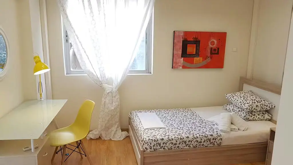 Chambre; lumière naturelle, parquet, style moderne