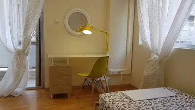 Chambre; lumière naturelle, parquet
